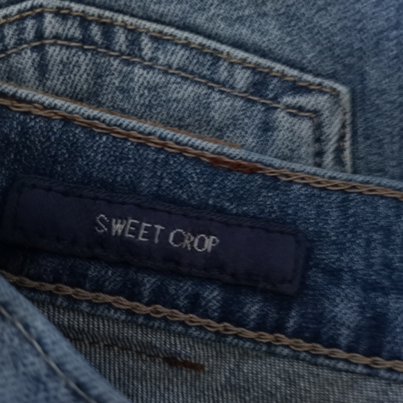Lucky Brand Sweet Crop Jeans - Picture 9 of 10